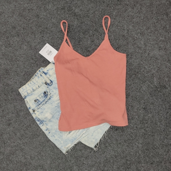 Peachy coloured crop top. Size small - Picture 3 of 5